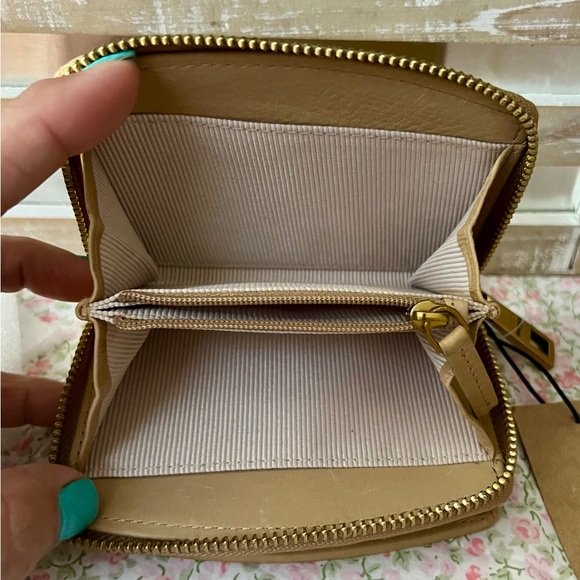 MARGOT New York Gina Compact Tan Leather Wallet - Picture 6 of 8